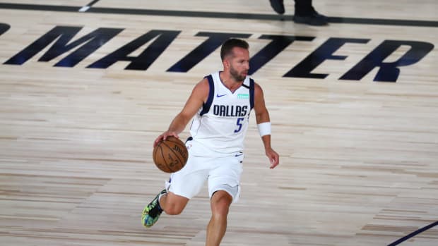 J.J. Barea with the Mavericks in 2020.